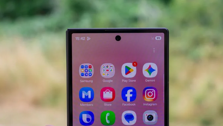 Samsung Galaxy Z Fold 8 Ultra external selfie camera