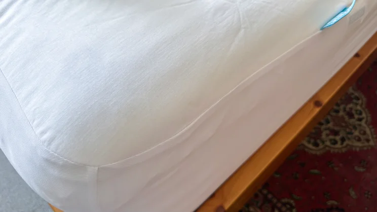 A closeup of the Simba TripleShield Bamboo mattress protector's corner, on a mattress