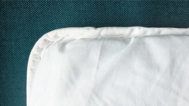 A closeup of the Tempur Luxe Fibre Cooling Duvet's corner