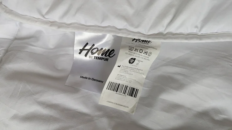 A closeup of the Tempur Luxe Fibre Cooling Duvet's labels
