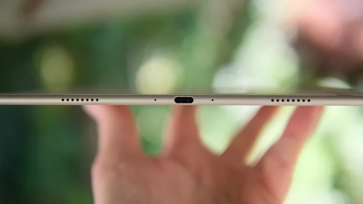 The Boox Go 10.3 (Gen II) Lumi pictured from the bottom edge