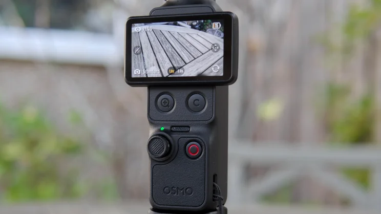 The DJI OSMO Pocket 4P's rear screen and controls