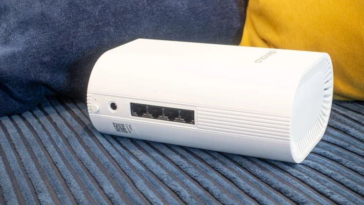 The Devolo-BE5000 pictured from the rear