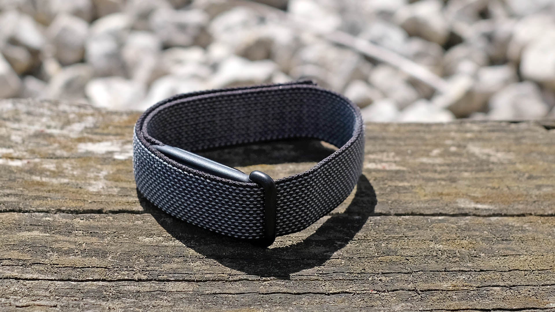 Fitbit Air review: Google’s distraction-free fitness tracker gets chatty