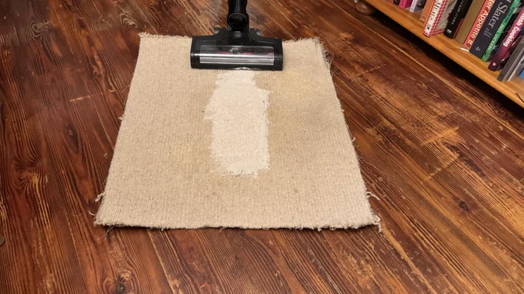 The Miele Triflex HX3 cleaning flour from carpet