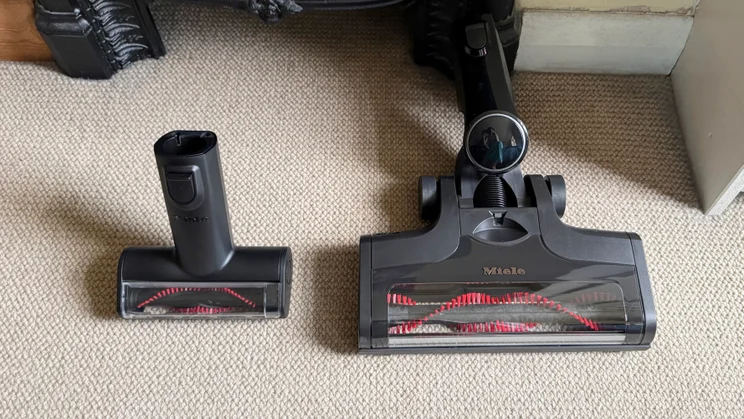 The Miele Triflex HX3's two motorised cleaning heads