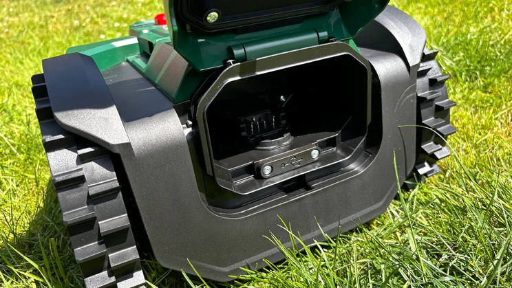 The Bosch VISIMOW18V-100's battery port pictured close up