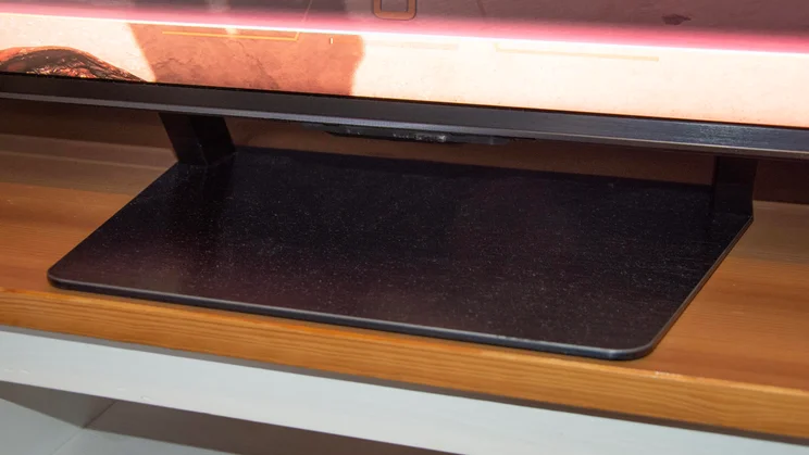 Front view of the pedestal stand of the Hisense UR8S RGB Mini LED TV