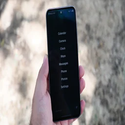 Balance Phone in hand, simple app list homescreen on the display