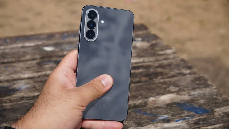 Balance Phone in hand, rear view