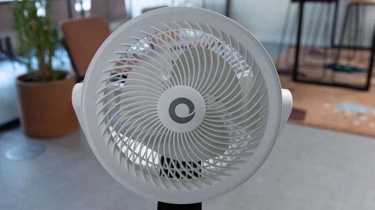 A closeup of the Devola 8in Low Noise DC Pedestal fan's fan head