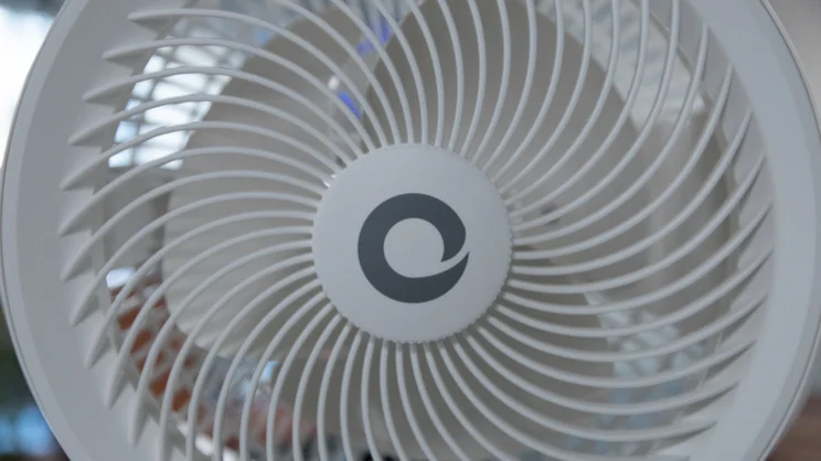 A closeup of the Devola 8in Low Noise DC Pedestal fan's fan head