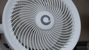 A closeup of the Devola 8in Low Noise DC Pedestal fan's fan head