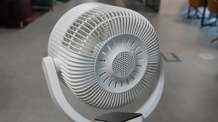 A closeup of the rear of the Devola 8in Low Noise DC Pedestal fan's fan head