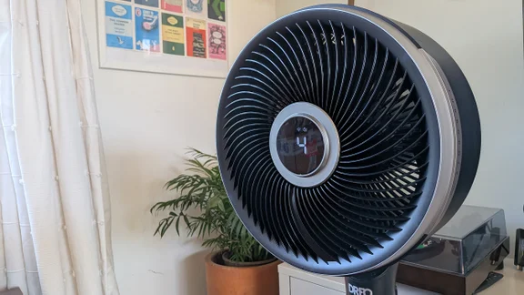 A closeup of the Dreo Smart TurboPoly Fan 765S' fan head
