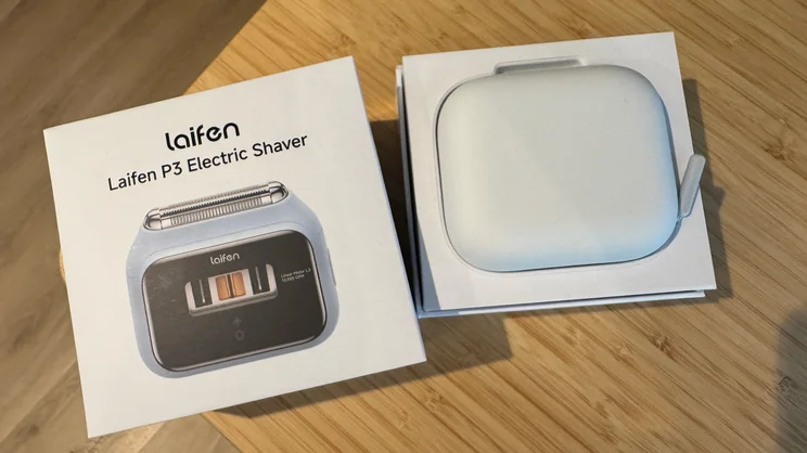 A bird's eye view of the Laifen P3 shaver in its oepn box