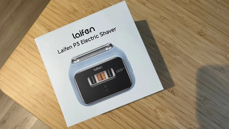 A bird's eye view of the Laifen P3 shaver in its box