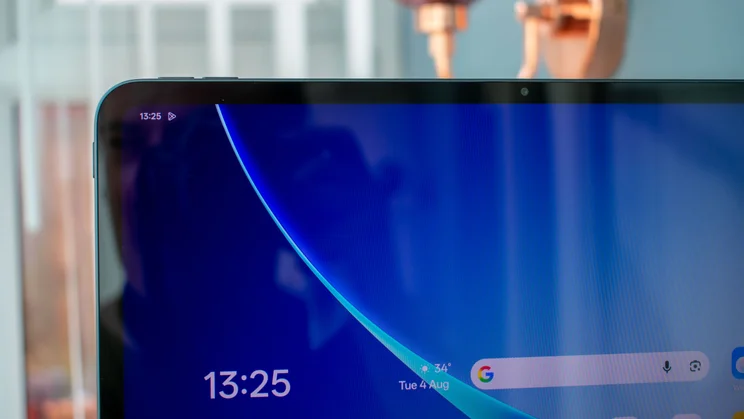 Close up of the Oppo Pad 5's display bezel