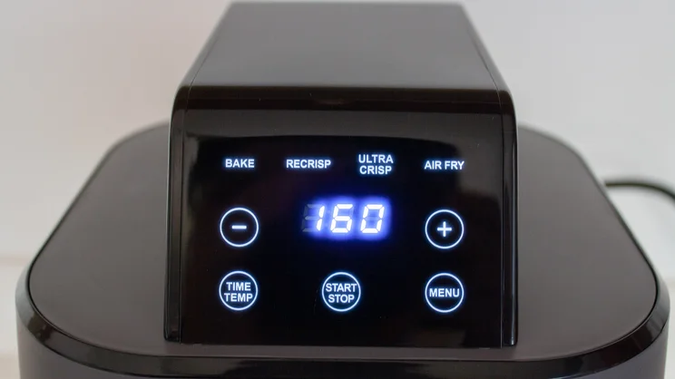 A closeup of the Salter Crisp & Go air fryer's display