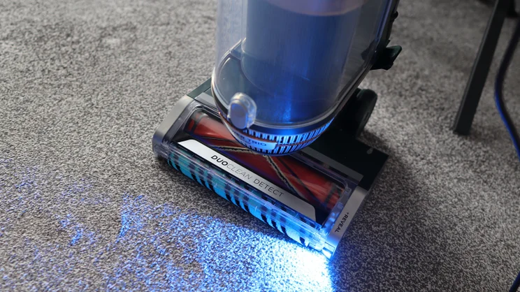 Shark PowerDetect Transformer blue dust reveal LED