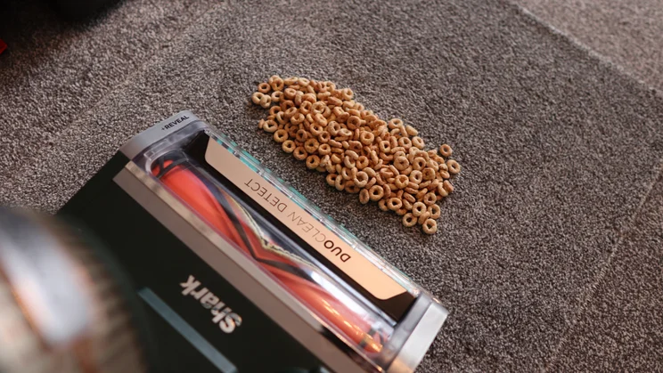 Shark PowerDetect Transformer cleaning Cheerios on carpet