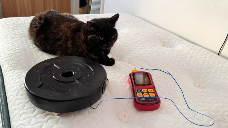 A thermocouple measuring the Silentnight UltraGel Miracoil Pillowtop mattress' temperature regulation. A cat sits next to it