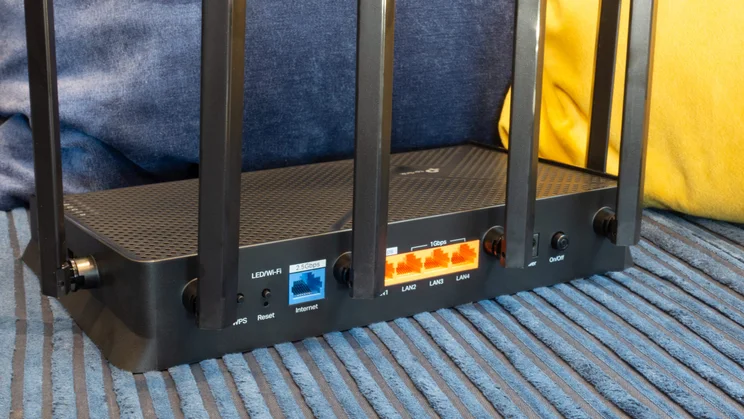 Photograph of the TP-Link Archer BE400 wireless router from the rear