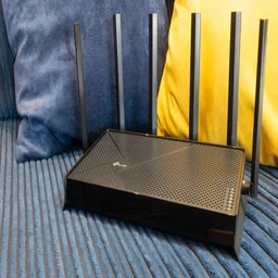 Photograph of the TP-Link Archer BE400 wireless router from the front