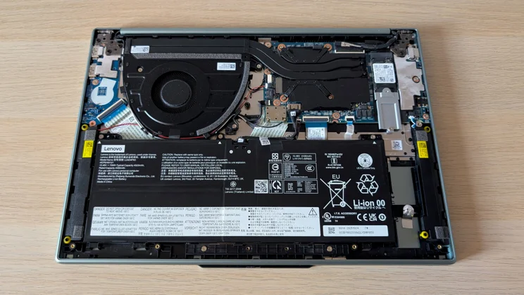 The internals of the Lenovo Slim 5x Gen 11 2