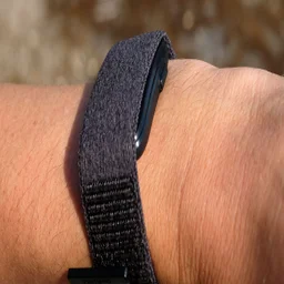The Garmin Cirqa tracker being worn on our reviewer's wrist