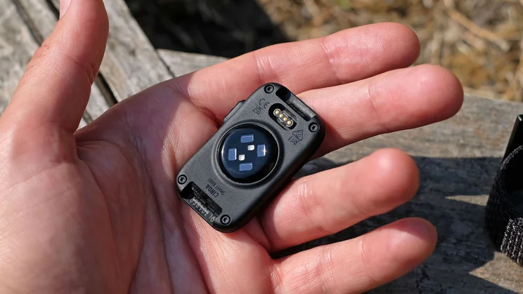 The sensors on the underside of the Garmin Cirqa tracker in the palm of a hand