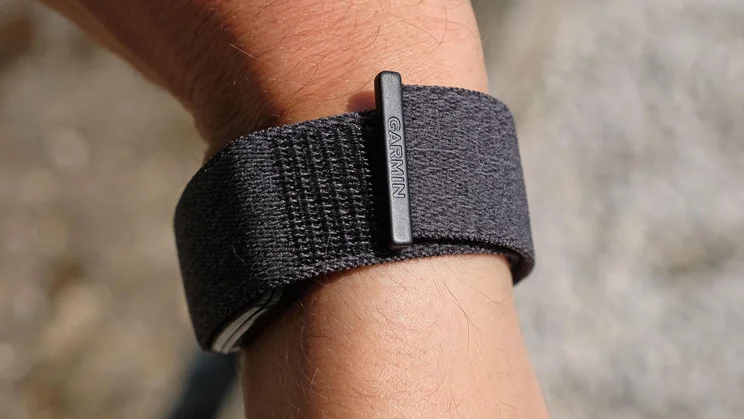 Top-down view of the Garmin Cirqa tracker being worn on a wrist