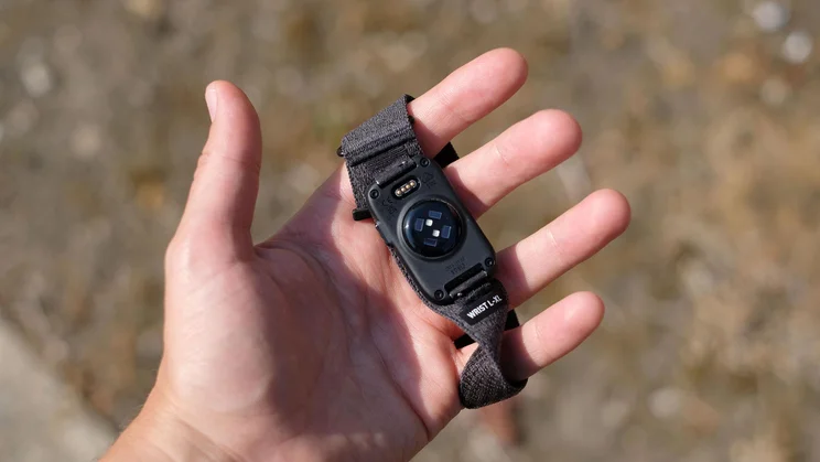 The Garmin Cirqa tracker wrapped around the fingers of our reviewer