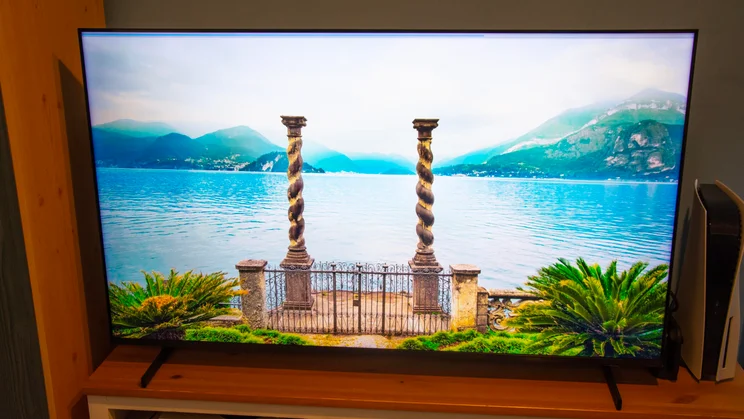 The Samsung QN80H Mini LED TV displaying a picture of the Villa Monstero on Lake Como