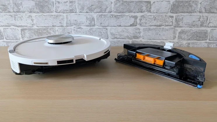 The Shark PowerDetect UV Reveal 2-in-1 robot vacuum with the detachable base removed
