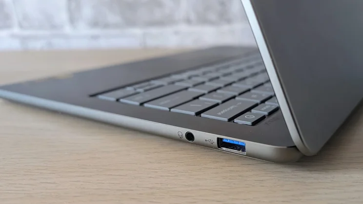 Acer Swift Air 14 - close-up of USB-A and 3.5mm jack on right