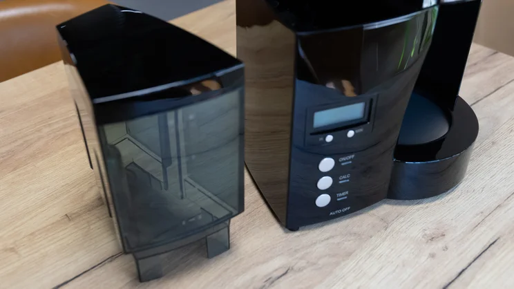 The Melitta Optima Timer filter coffee machine's water tank, detached and placed next to the machine on a table