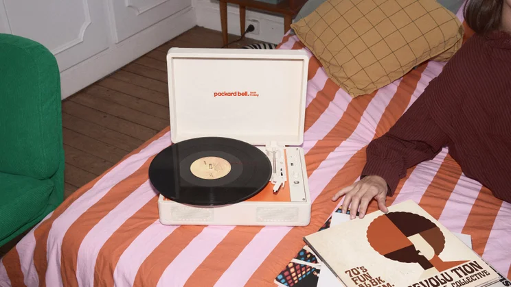 PackardBell DotLoop turntable lifestyle image