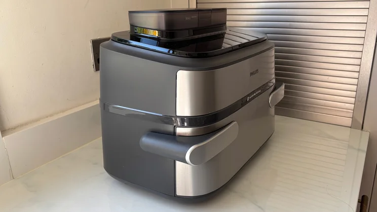 A side view of the Philips Airfryer 5000 Series Megabasket with Steam