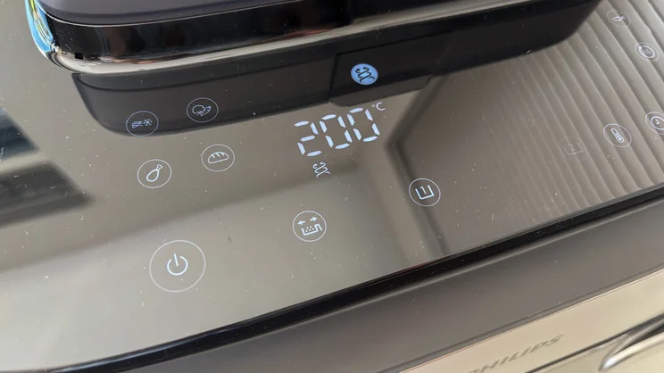 A closeup of the Philips Airfryer 5000 Series Megabasket with Steam's digital display