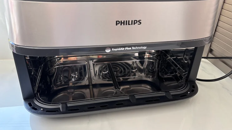The interior of the Philips Airfryer 5000 Series Megabasket with Steam