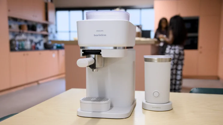 Обзор кофемашины Philips Baristina: необычный гибрид для эспрессо Кофемашина Philips Baristina с комплектующими аксессуарами