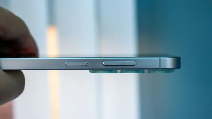 Samsung Galaxy S26 FE power and volume buttons
