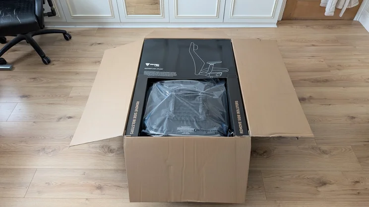 Secretlab Atlas review - packed in box
