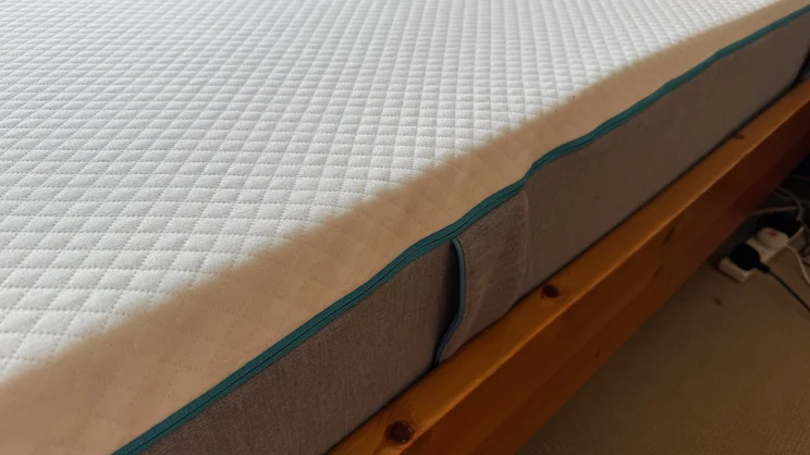 A closeup of the side of the Simba Simbatex Cool mattress