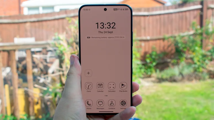 TCL P80 Ultra in hand, display in Max Ink mode