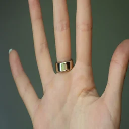 The Oura ring 5 being worn on someone's middle finger