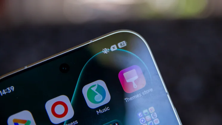 Xiaomi 18 Pro Max screen close up