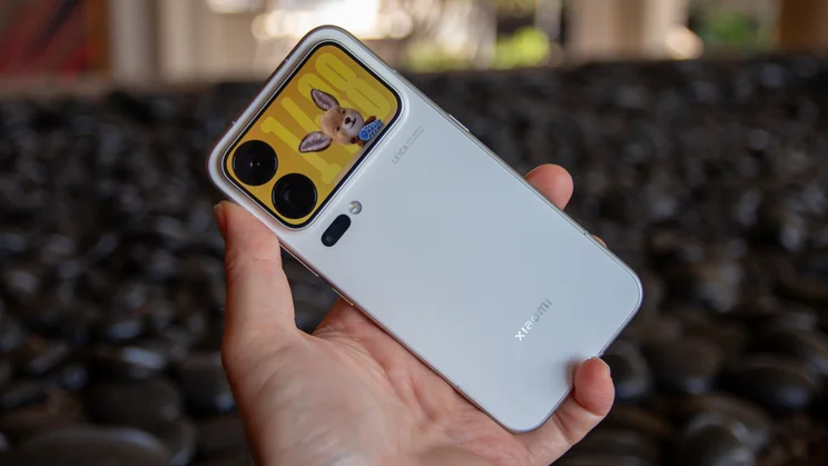 Xiaomi 18 Pro Max in hand, rear view, rear display on