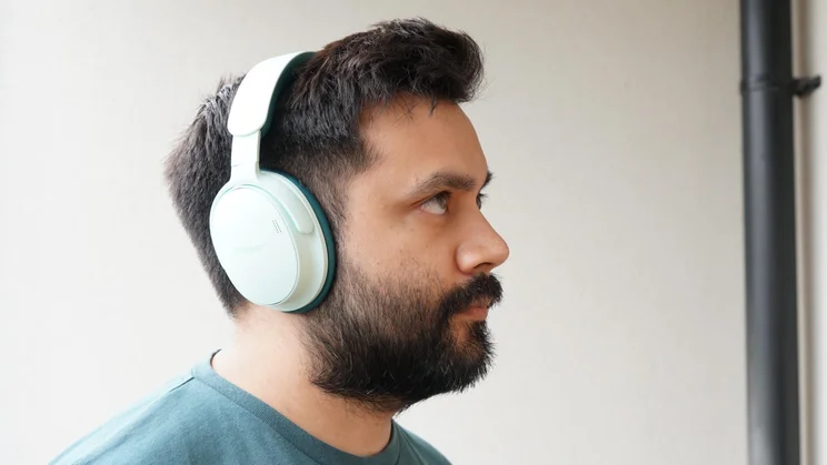 Our reviewer, Simon Cocks, wearing the Bose QuietComfort Headphones 2nd Gen